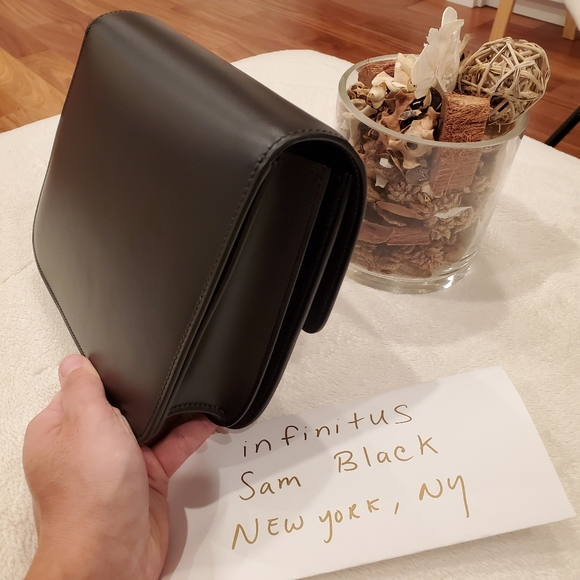 Brand New Celine Classic Box Bag Medium Black w. Gold Hardware with Tags - Picture 9 of 11